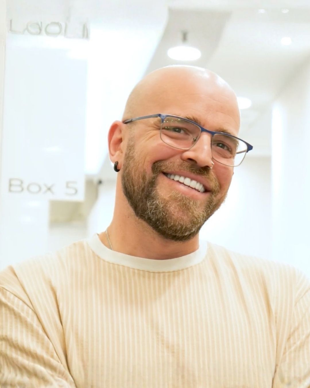 Sonrisa natural con implantes dentales